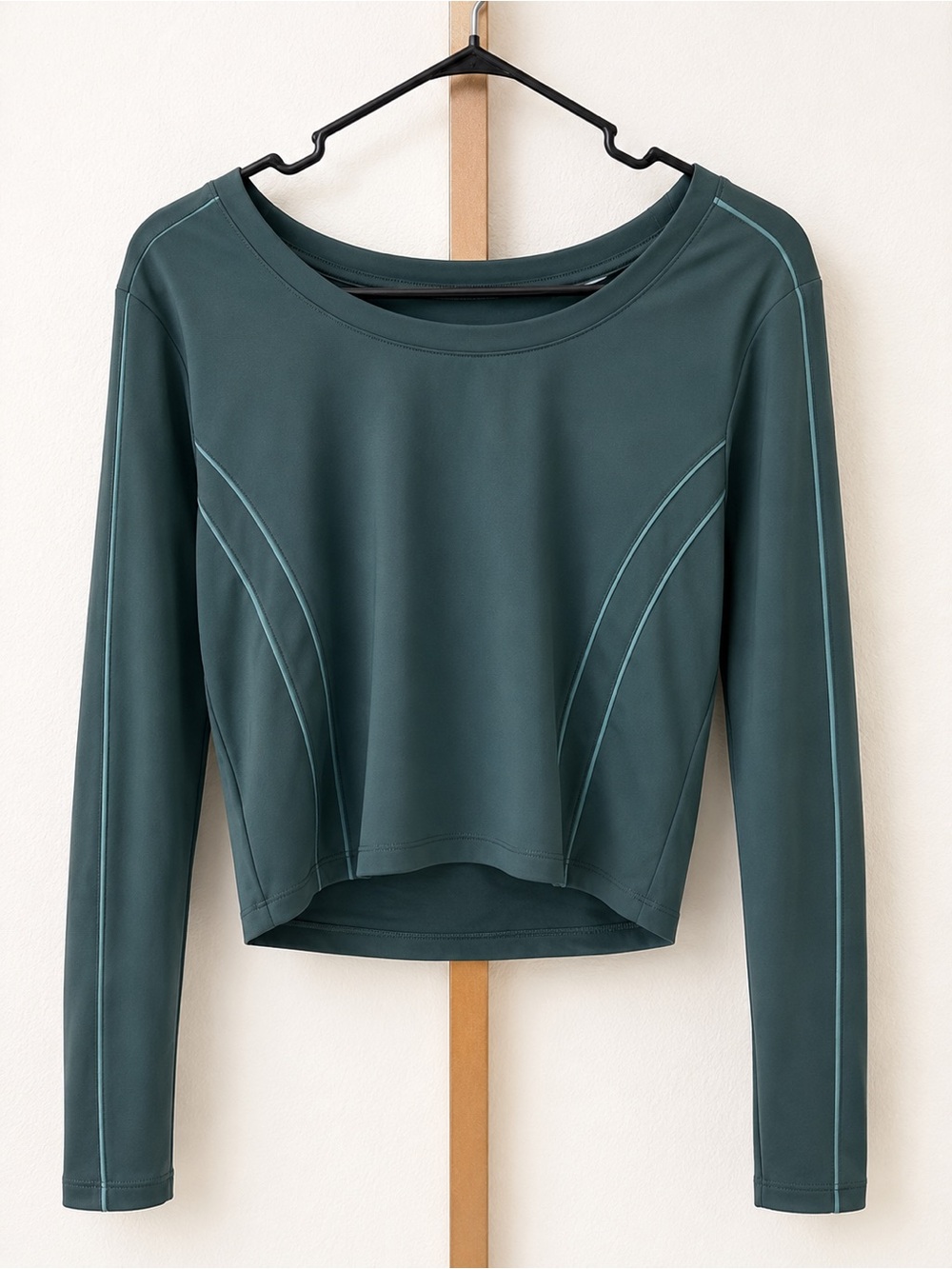 Nike Long-Sleeve Cropped Performance Top in Deep Teal